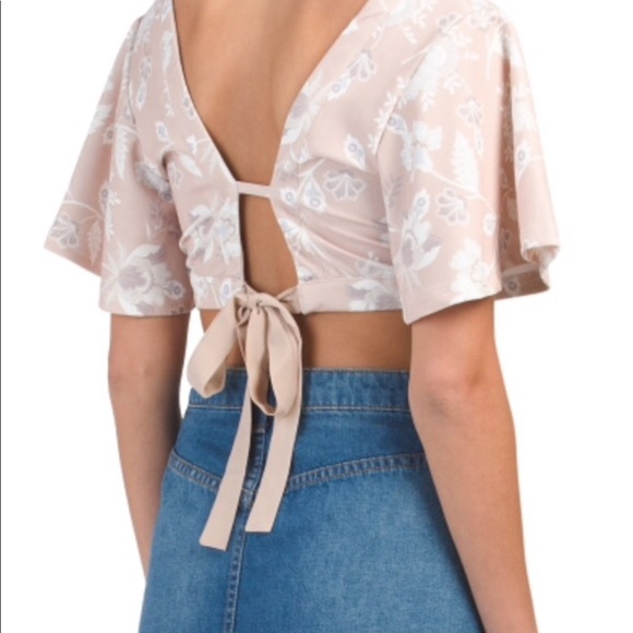 “NWT” White Closet Floral Top - Picture 4 of 4